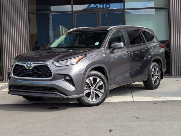 2023 Toyota Highlander XLE - AWD, Heated Seats, Sunroof image 1