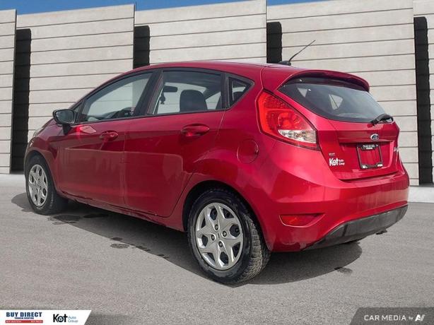 2011 Ford Fiesta SE AUTO, KEYLESS ENTRY, SUNROOF, FABRIC SEATS, AUTO WINDOWS!!! image 4
