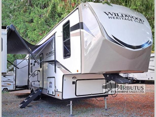 Used 2023 Forest River RV Wildwood Heritage Glen 356QB image 1