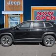 2019 Jeep Cherokee Trailhawk 4x4 | Bluetooth Connect | No Reported Accidents! thumbnail image 3