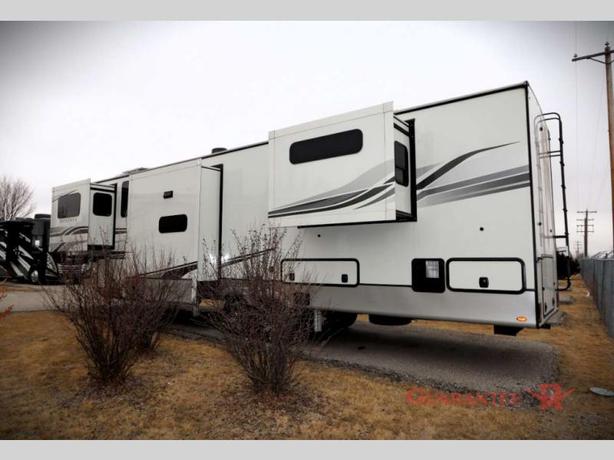 Used 2023 Keystone RV Montana 3761FL image 4