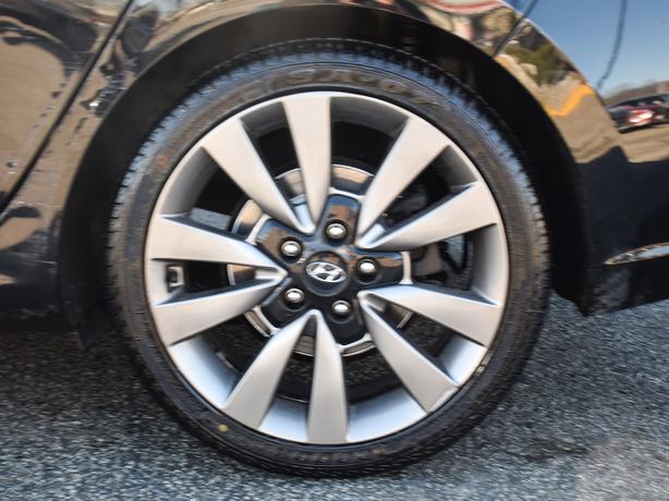 2018 Hyundai Elantra GT Sport - Sunroof, Leather, Heated Steering Wheel image 7