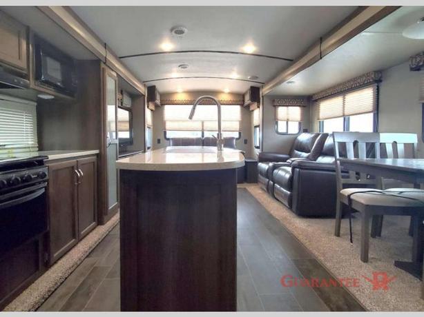 Used 2019 Keystone RV Premier Ultra Lite 30RIPR image 8
