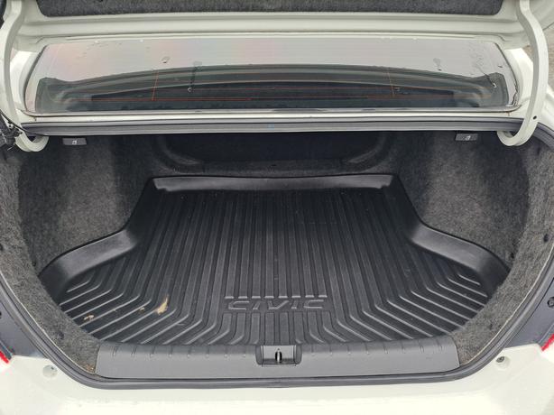 2018 Honda Civic - LX, 6-SPEED MANUAL image 8