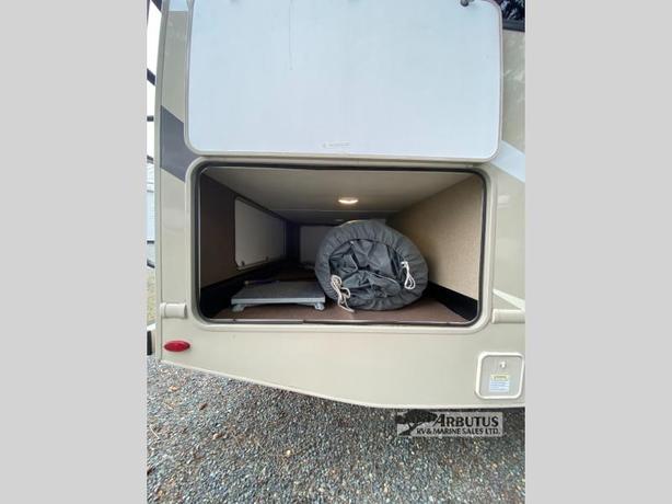 Used 2018 Thor Motor Coach Chateau 28Z image 8