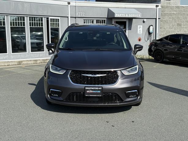 2021 Chrysler Pacifica Touring-L - 3rd Row Seats & Garage Transmitter image 3