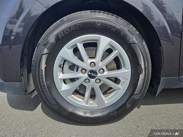 2024 Kia Carnival LX | No Reported Accidents! image 6