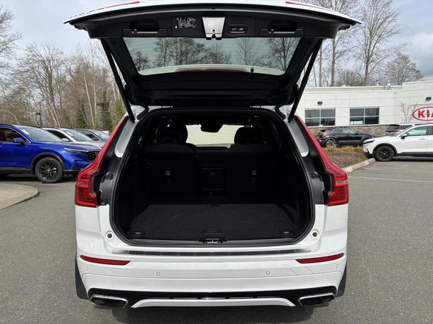 2021 Volvo XC60 R-Design image 7