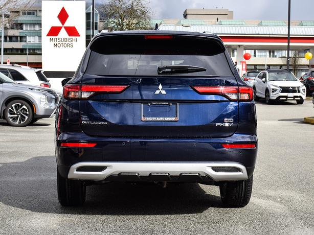 2025 Mitsubishi Outlander PHEV LE - $10,000 Discount, Manager Demo! image 4