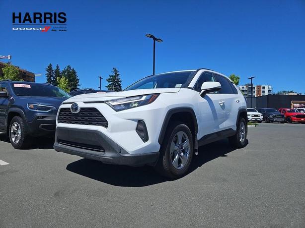 2025 Toyota RAV4 Hybrid XLE AWD | One Owner | No Reported Accidents! image 1