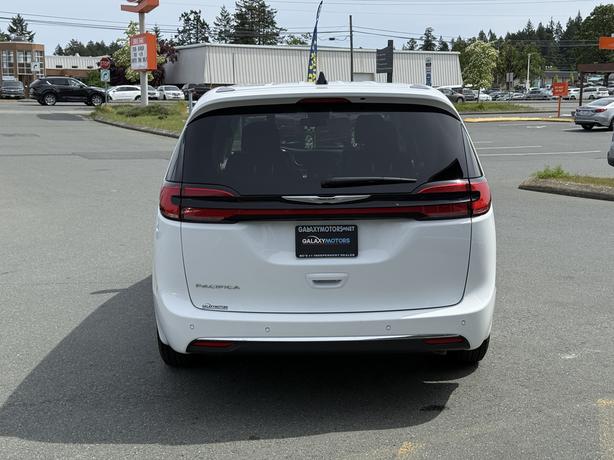 2023 Chrysler Pacifica Touring-L  - 3rd Row Seats & GPS Antenna Input image 7