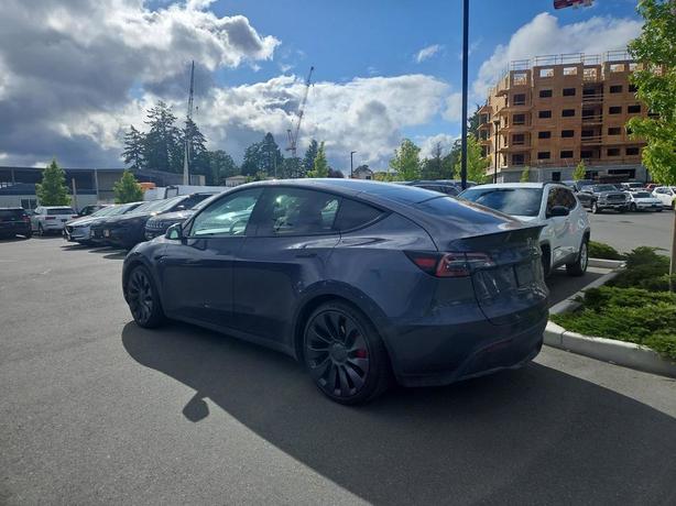 2023 Tesla Model Y Performance AWD | One Owner! image 4