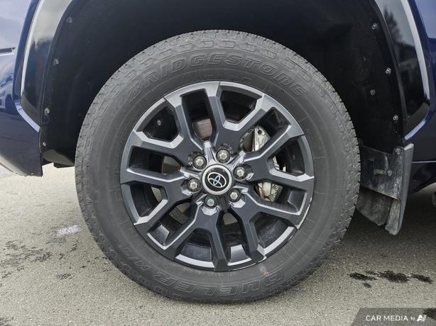 2022 Toyota Tundra 4x4 Crewmax Platinum | One Owner | No Reported Accidents! image 6