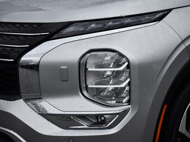 2025 Mitsubishi Outlander PHEV GT Premium - Massage Seats, Navigation, Sunroof image 7