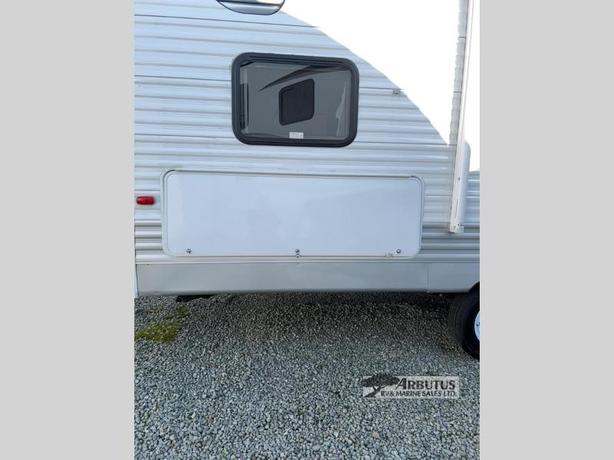 Used 2021 Forest River RV Shasta OASIS 26BH image 8