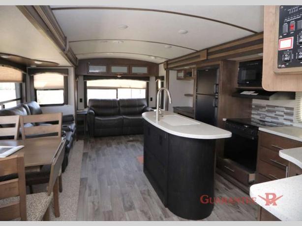 Used 2018 Keystone RV Cougar Half-Ton Series 32RLI image 8