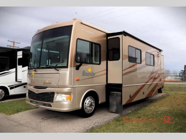 Used 2007 Fleetwood RV Bounder 35E image 3