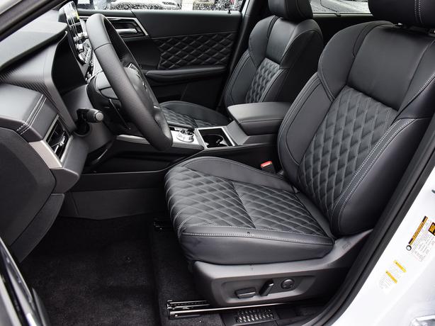 2025 Mitsubishi Outlander PHEV GT - $10,000 Discount, Manager Demo! image 8