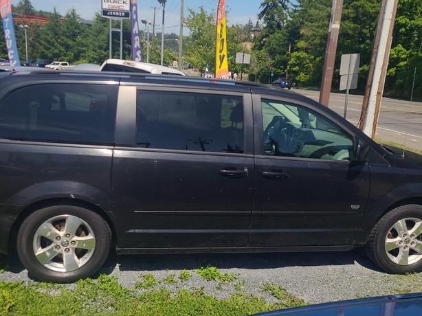 2009 Dodge  Grand Caravan SE stowngo cargo image 4