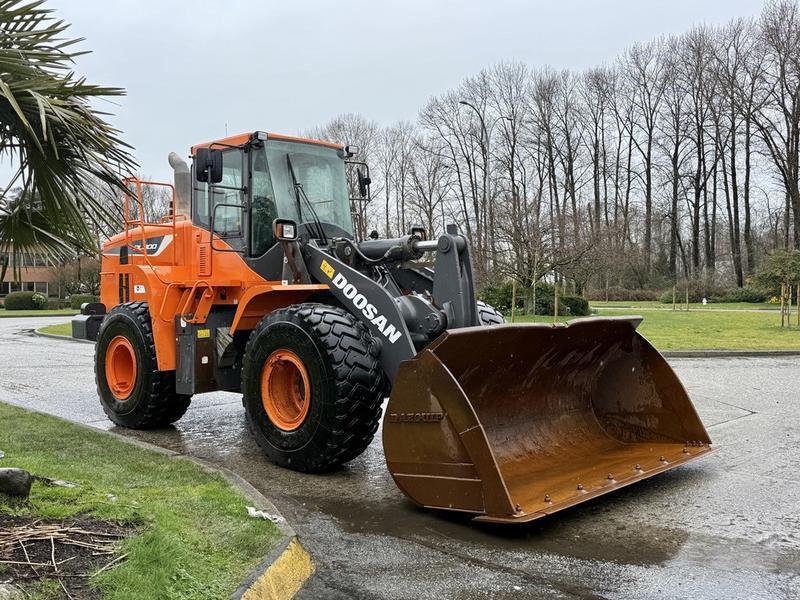 2018 Doosan DL300 -5 Wheel Loader Diesel 4x4 Wheel Loader display photo