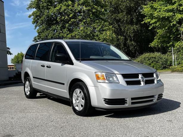 2009 Dodge Grand Caravan SE Wheelchair Accessible 4-Passenger Van image 1