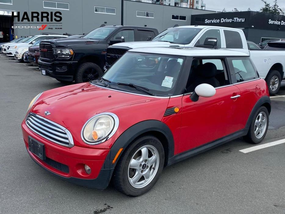 2009 Mini Cooper Hardtop | Sunroof | Heated Seats! display photo