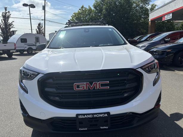 2021 GMC Terrain SLE image 2