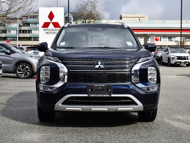 2025 Mitsubishi Outlander PHEV LE - $10,000 Discount, Manager Demo! image 7