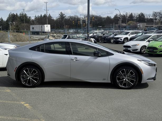 2023 Toyota Prius XLE AWD Hybrid - Power Drivers Seat & ABS Brakes image 4