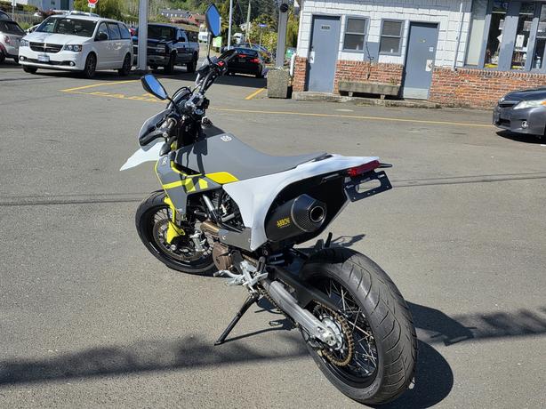 2021 Husqvarna Super Moto 701 image 4