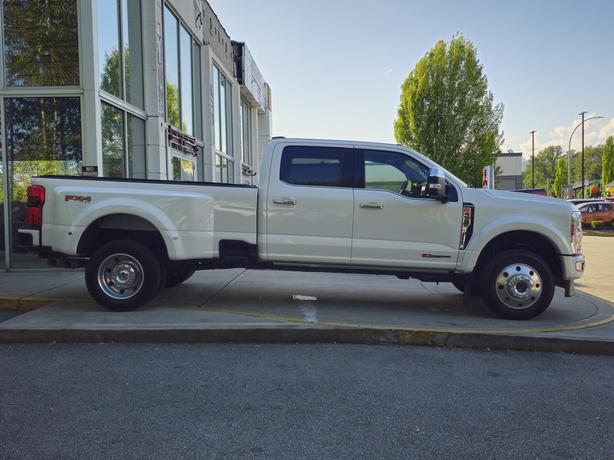 2024 Ford F-450 SUPER DUTY Platinum - Panoramic Sunroof, No Accidents image 5