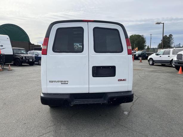 2012 GMC Savana G2500 Cargo Van image 4