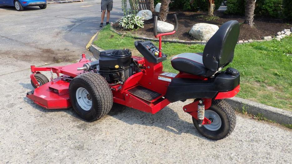 2014 Ferris Zero-Turn Gas Lawn Mower display photo