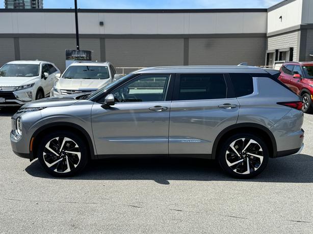2023 Mitsubishi Outlander LE Premium - 360 Cameras, Navi, Power Liftgate image 8