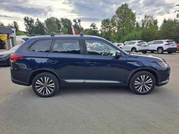 2019 Mitsubishi Outlander - 4WD, Heated Seats, Heated Wheel image 5