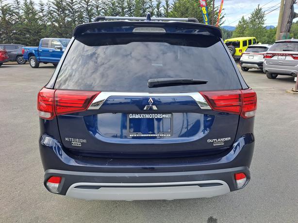 2019 Mitsubishi Outlander - 4WD, Heated Seats, Heated Wheel image 7