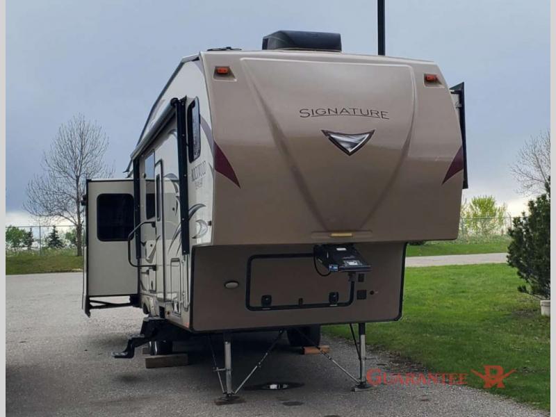 Used 2018 Forest River RV Rockwood Signature Ultra Lite 8298WS display photo