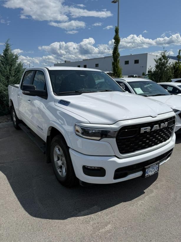 2025 RAM 1500 Big Horn LOW KMS! ONE OWNER ! NO ACCIDENT! image 1