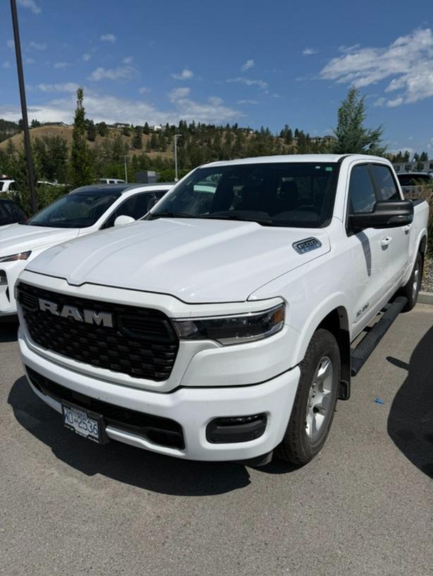 2025 RAM 1500 Big Horn LOW KMS! ONE OWNER ! NO ACCIDENT! image 2