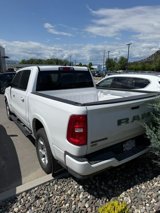 2025 RAM 1500 Big Horn LOW KMS! ONE OWNER ! NO ACCIDENT! image 3