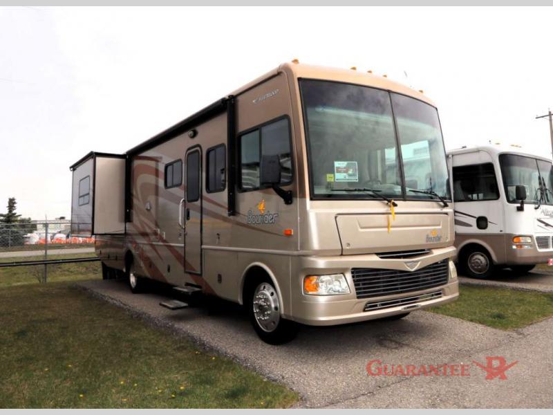 Used 2007 Fleetwood RV Bounder 35E display photo