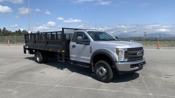 2019 Ford F-550 2WD 17 Foot Flat Deck Truck w/ Power Tailgate image 1