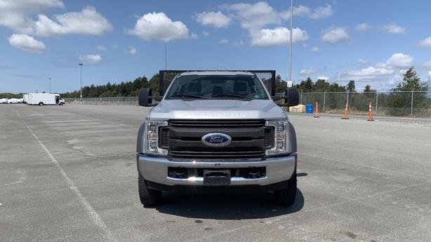 2019 Ford F-550 2WD 17 Foot Flat Deck Truck w/ Power Tailgate image 2