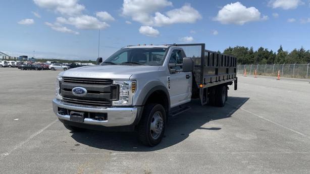 2019 Ford F-550 2WD 17 Foot Flat Deck Truck w/ Power Tailgate image 3