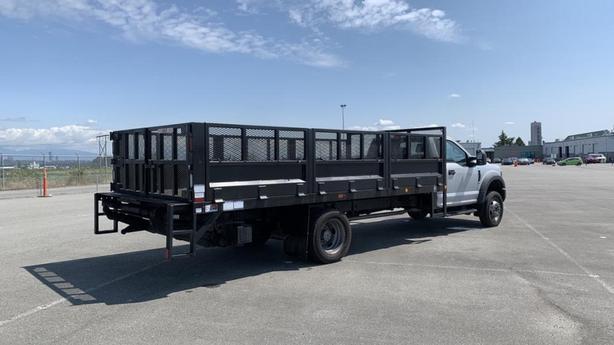 2019 Ford F-550 2WD 17 Foot Flat Deck Truck w/ Power Tailgate image 7