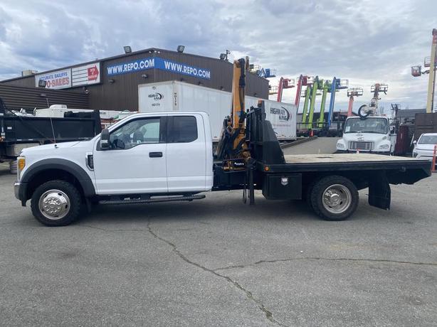 2017 Ford F-550 SuperCab 4WD Flat Deck With Crane image 2