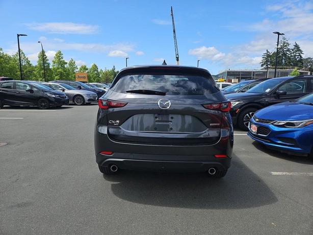 2024 Mazda CX-5 GS AWD | One Owner! image 5