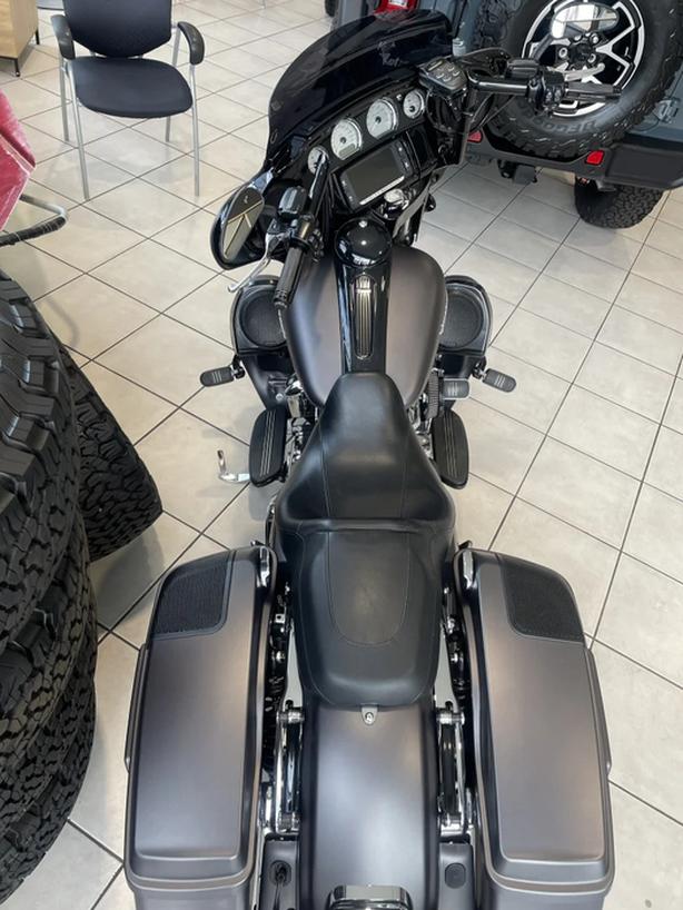 2017 HARLEY DAVIDSON STREETGLIDE image 6