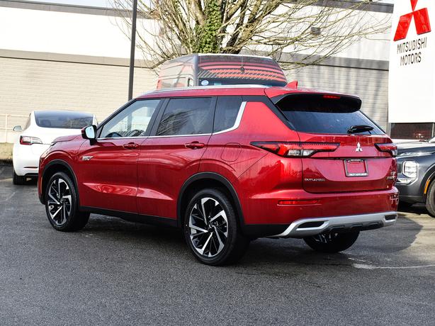 2025 Mitsubishi Outlander PHEV SEL - $10,000 Discount, Manager Demo! image 3