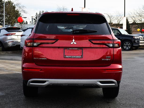 2025 Mitsubishi Outlander PHEV SEL - $10,000 Discount, Manager Demo! image 4
